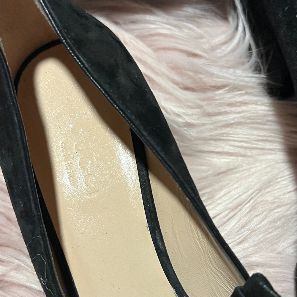 Gucci Black Heels with Gold Logo Accent - Picture 2 of 8